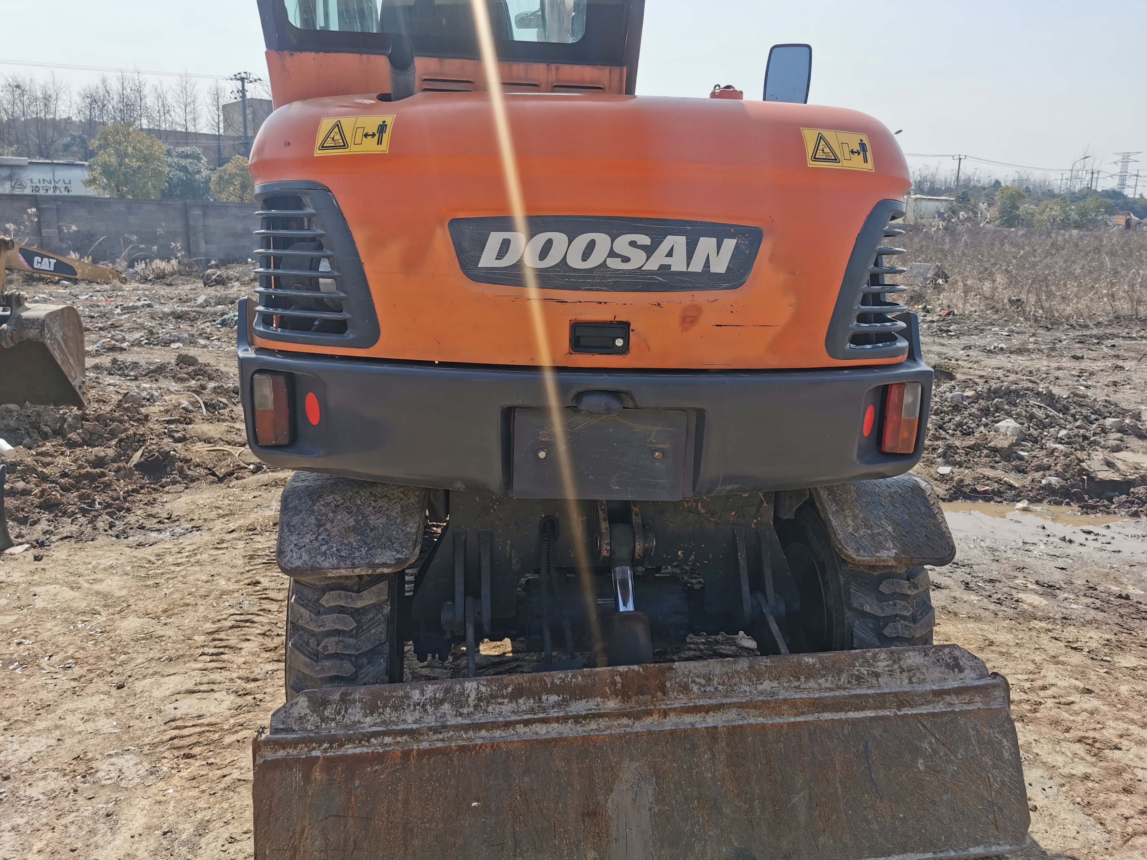 Doosan DX60W Wheel Excavator with YANMAR Engine and 0.21m3 Bucket Capacity