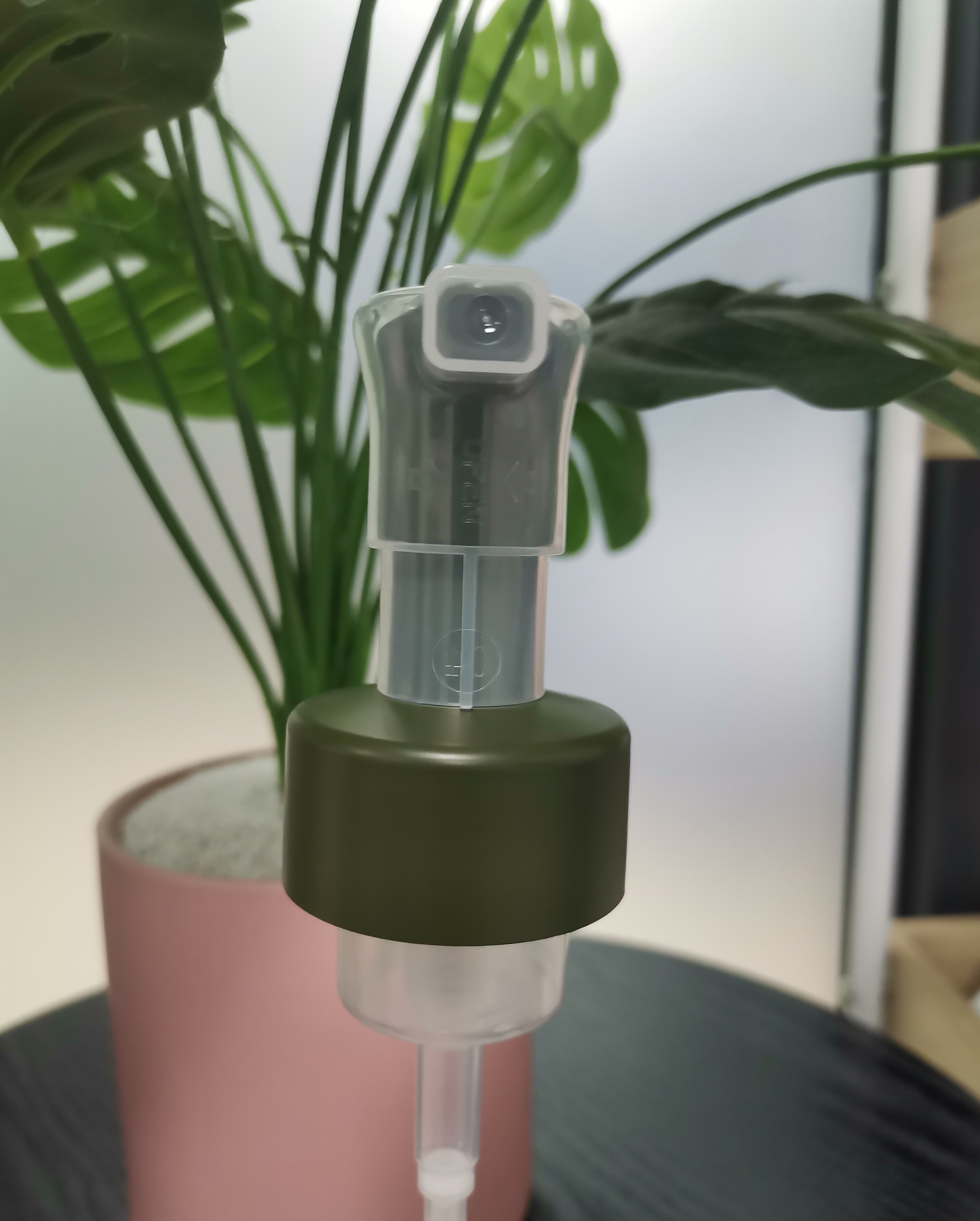 Screw-on Closure Plastic Lotion Pump For Plastic Hanitizer Bottle
