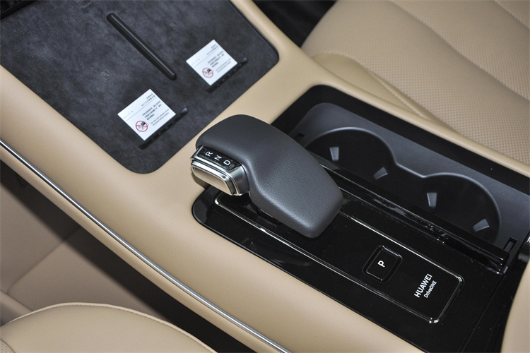 HUA-WEI AITO M7 M5 Second Hand Electric Hybrid Energy Vehicles with 195KM Pure Electric Range and 7.8s Acceleration Time