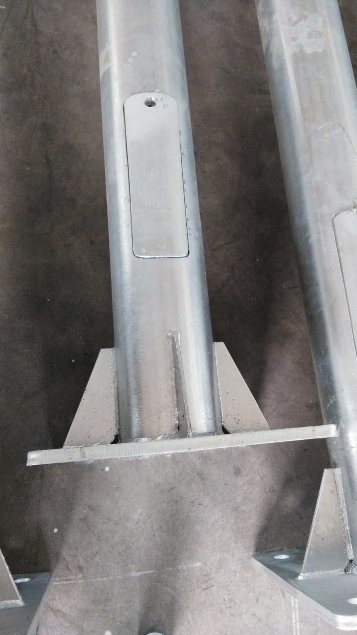 Round / Conical Shape Street Light Pole Q235B Single Arm Light Pole