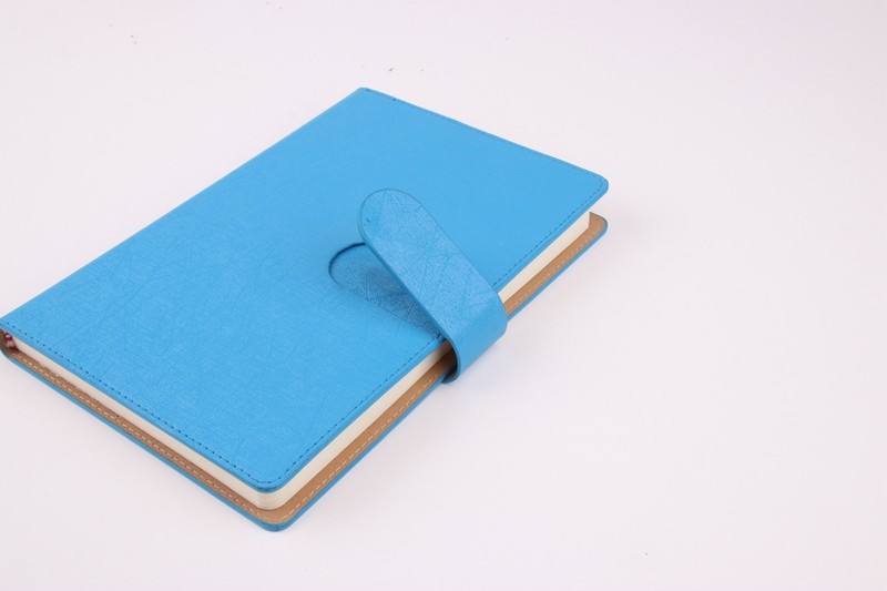 Notebook oil side paperback with buckle