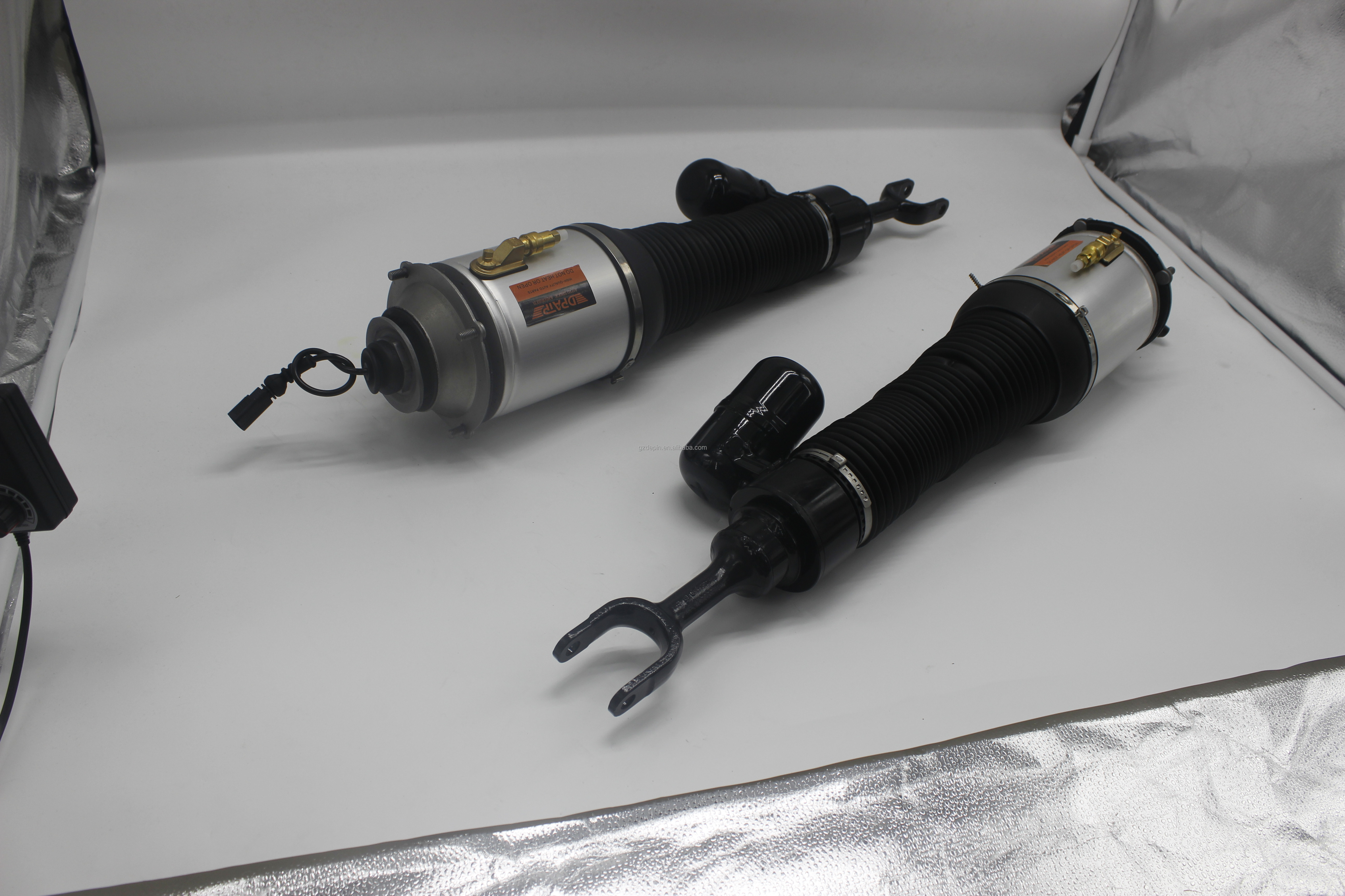 Shock Absorber for Volkswagen Phaeton Bentley 4W0616039 4W0616040 3D0616039 3D0616040