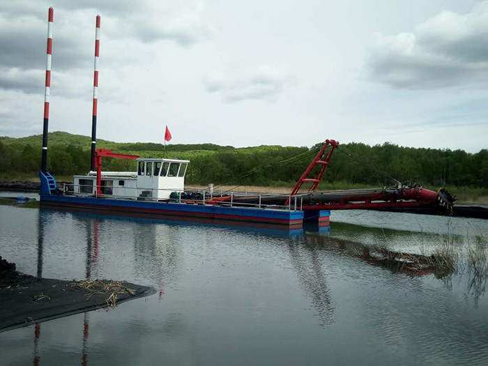 River Dredging 100cbm/H Sand Dredger Red Color 16kw mud dredging boat
