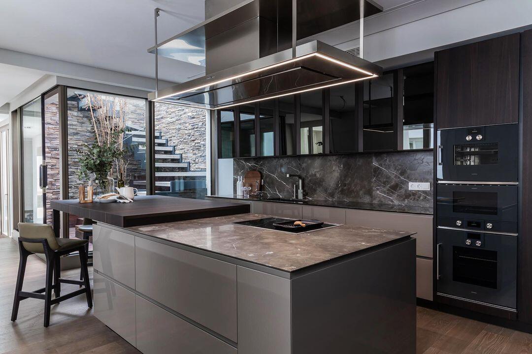 YALIG's Modern Lacquer Door Design for Wood Kitchen Cabinets Waterproof and Fireproof