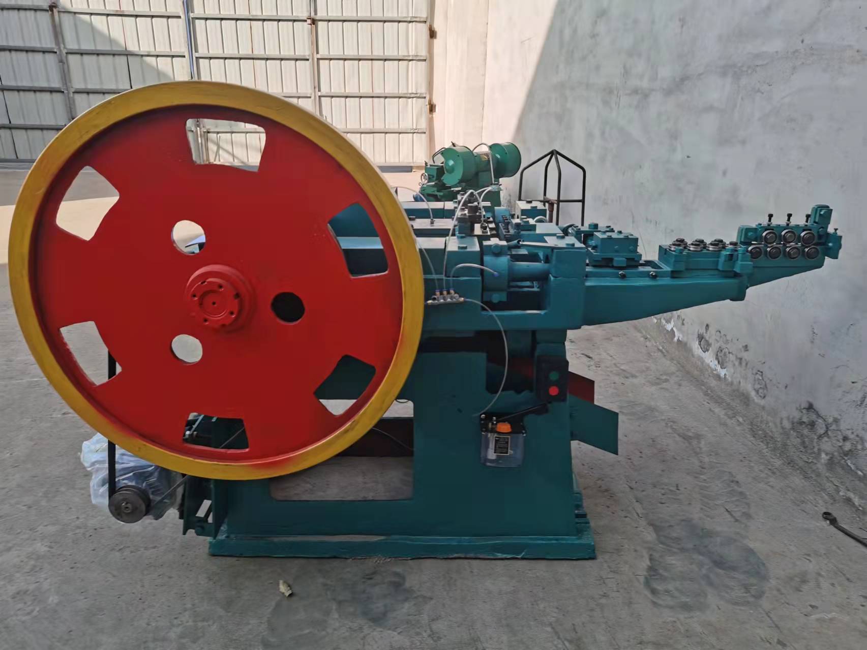 Automatic high speed nail making machine