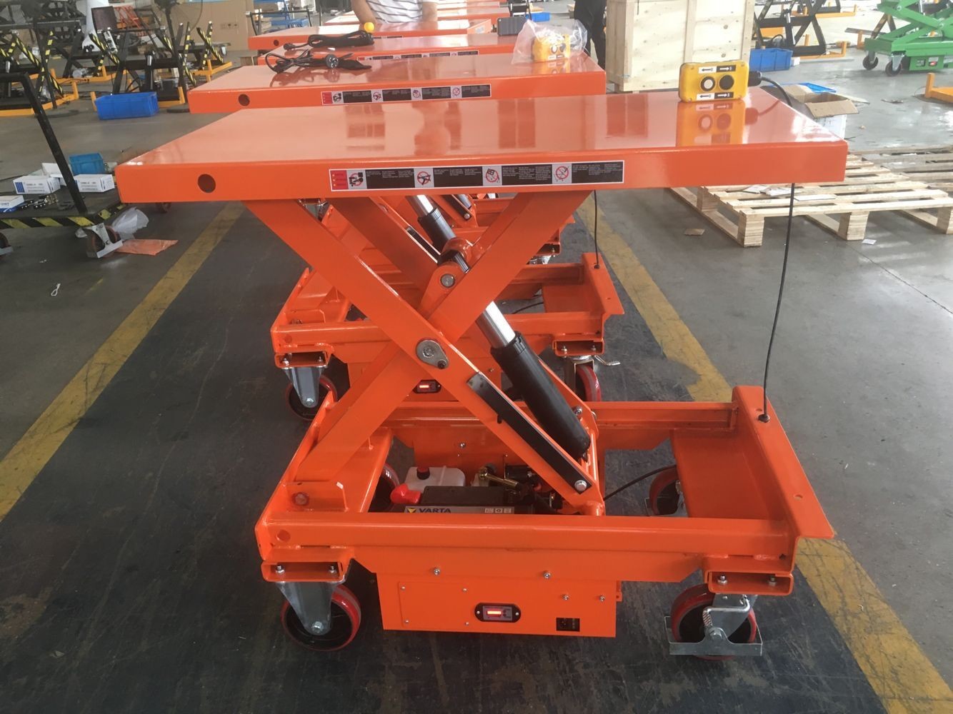 500kg 1102lbs Mobile Lift Tables Hydraulic Manual Mobile Single Scissor Lift Table Trolley