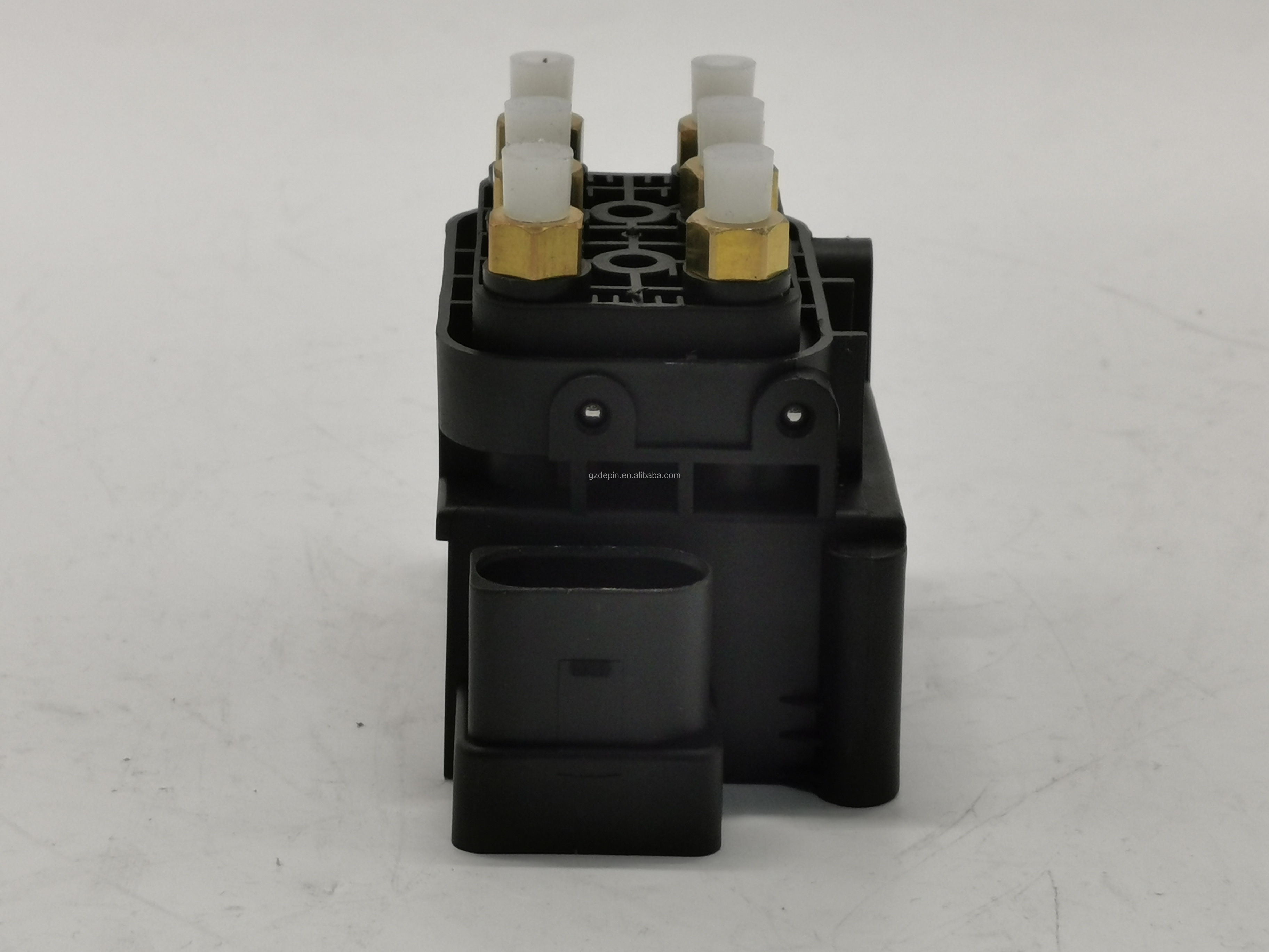 Air Suspension Solenoid Valve Block for Audi Q7 4L 7P Porsche 955 958 OE NO. 95835890300