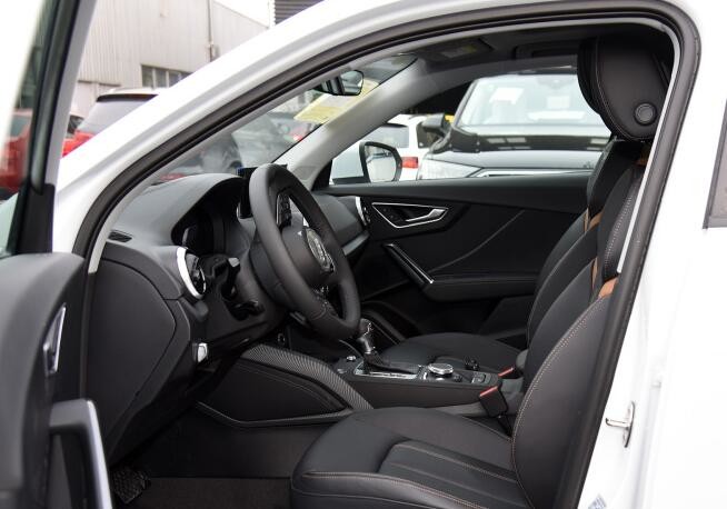 5 Door 5 Seat Audi Q2L 2022 35TFSI Gasoline Color White Elegant Edition