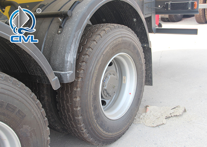 SINOTRUK HOWO OIL TANK Truck 6 X 4 371HP 12.00R20 Radial tire 20-50T Capacity with OIL PUMP