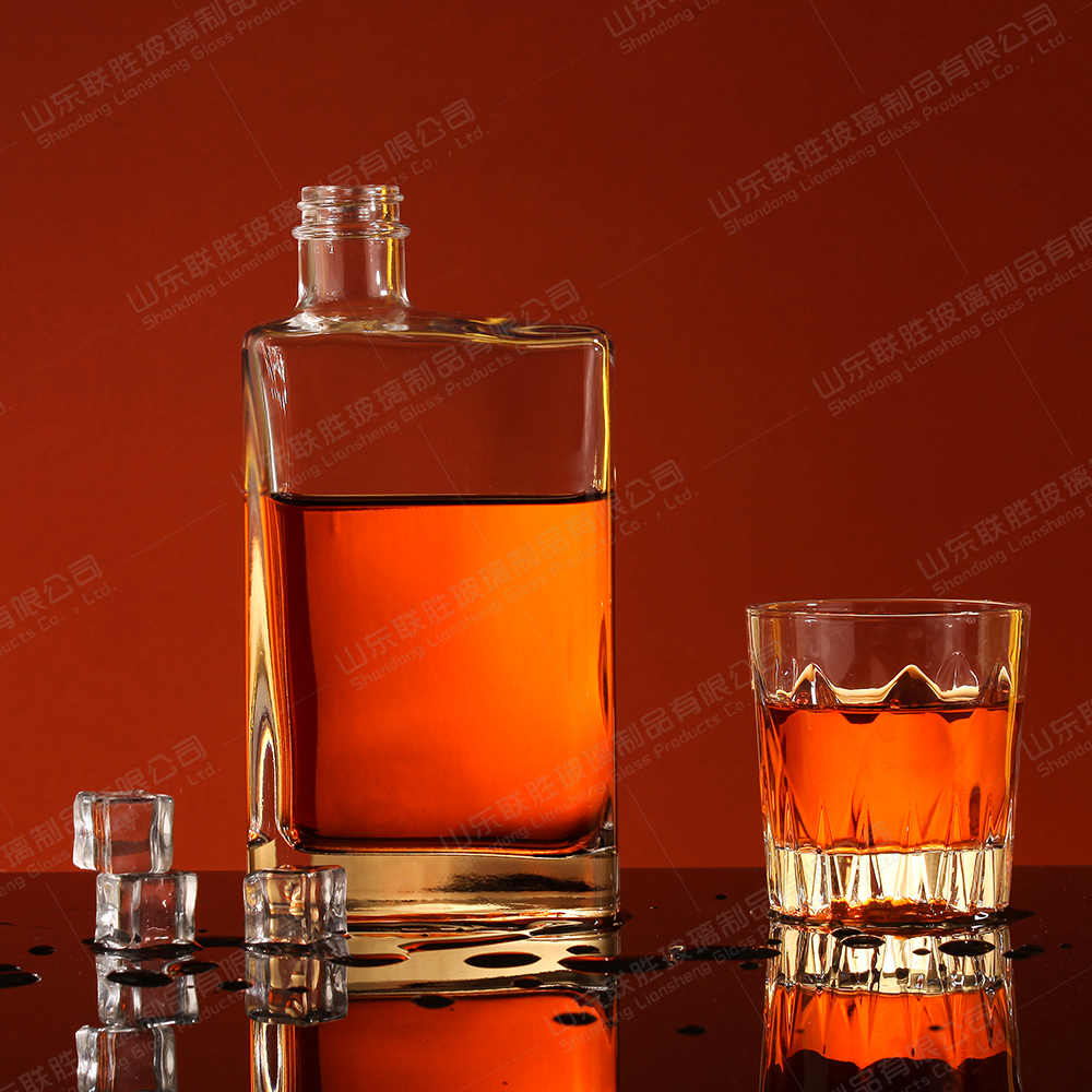 500ml 700ml 800ml Clear Glass Bottle for Beverage Gin Vodka Rum Wine Spirits Brandy