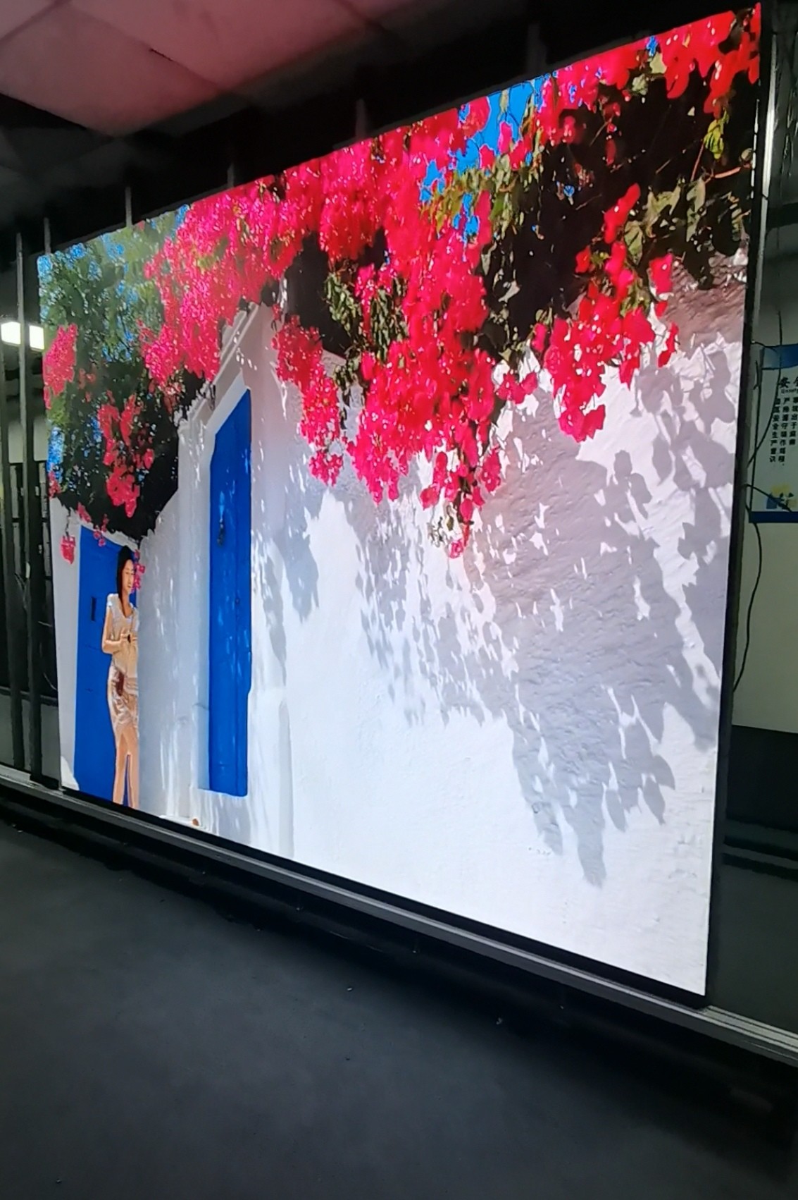High-End Furniture City Indoor Fixed LED Video Wall featuring SMD2121 Pixel Configuration