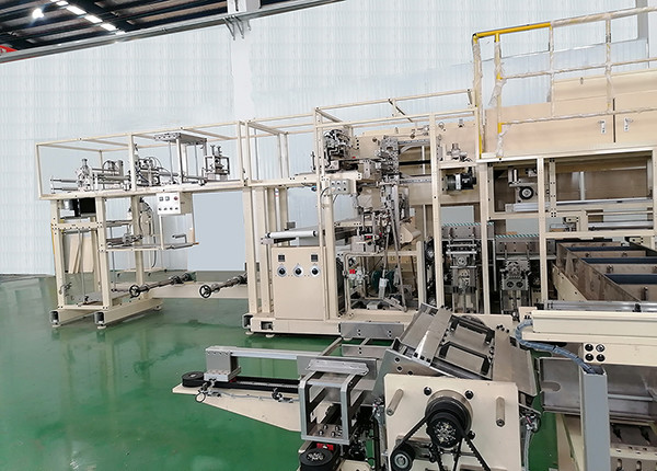 HMI Monitor 25 30 35 PPM Baby Diaper Packing Machine