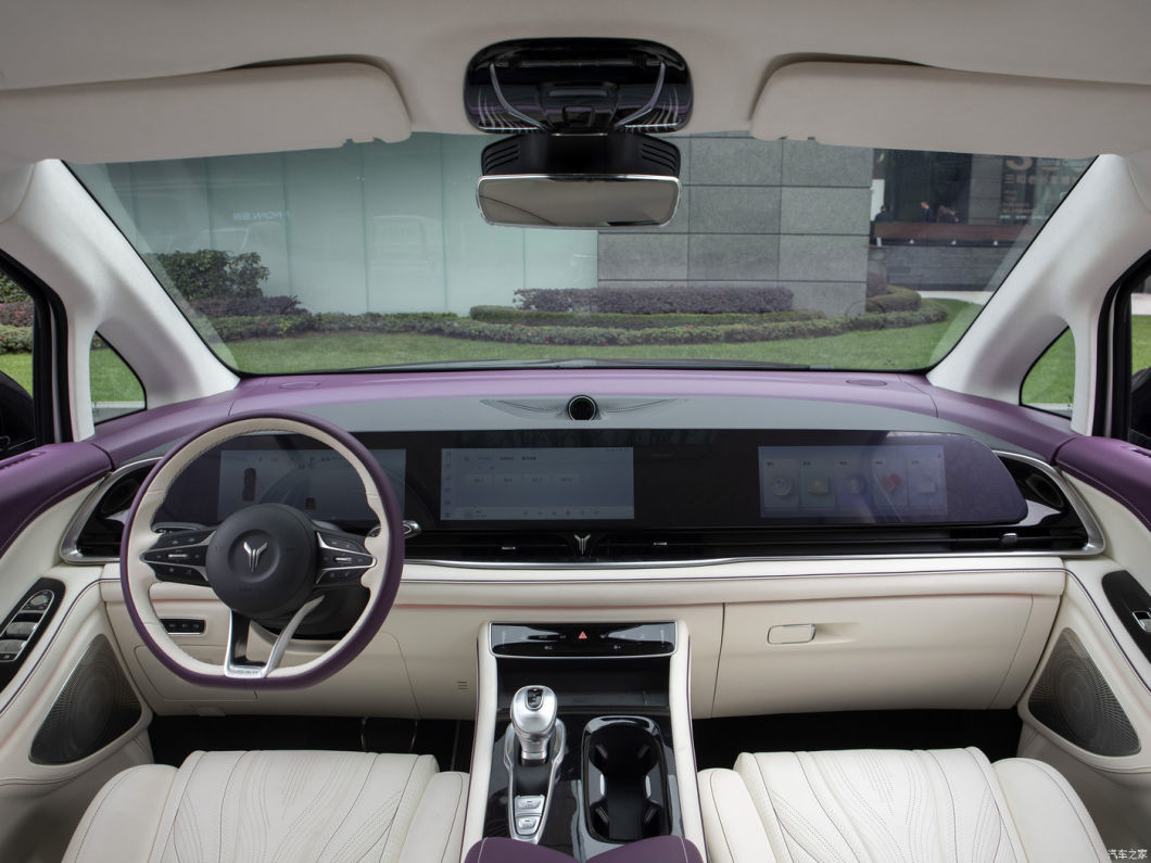 2024 Voyah Dream Hybrid Black Long Range Luxury Edition Electric Car