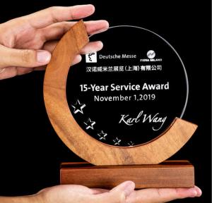Quality Individualized Custom Resin Trophies Crystal And Solid Wood Combination Trophy wholesale