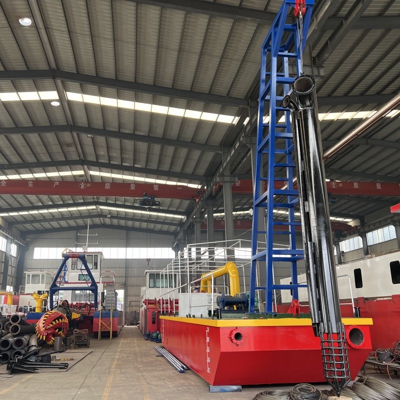 High Performance 100 Cubic Meter Model Sand Suction Dredger With 426KW Engine