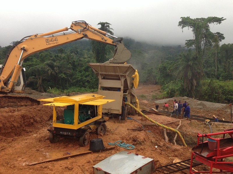 Diesel Steel Small Gold Prospecting Machine 200T/h For Gold Mining