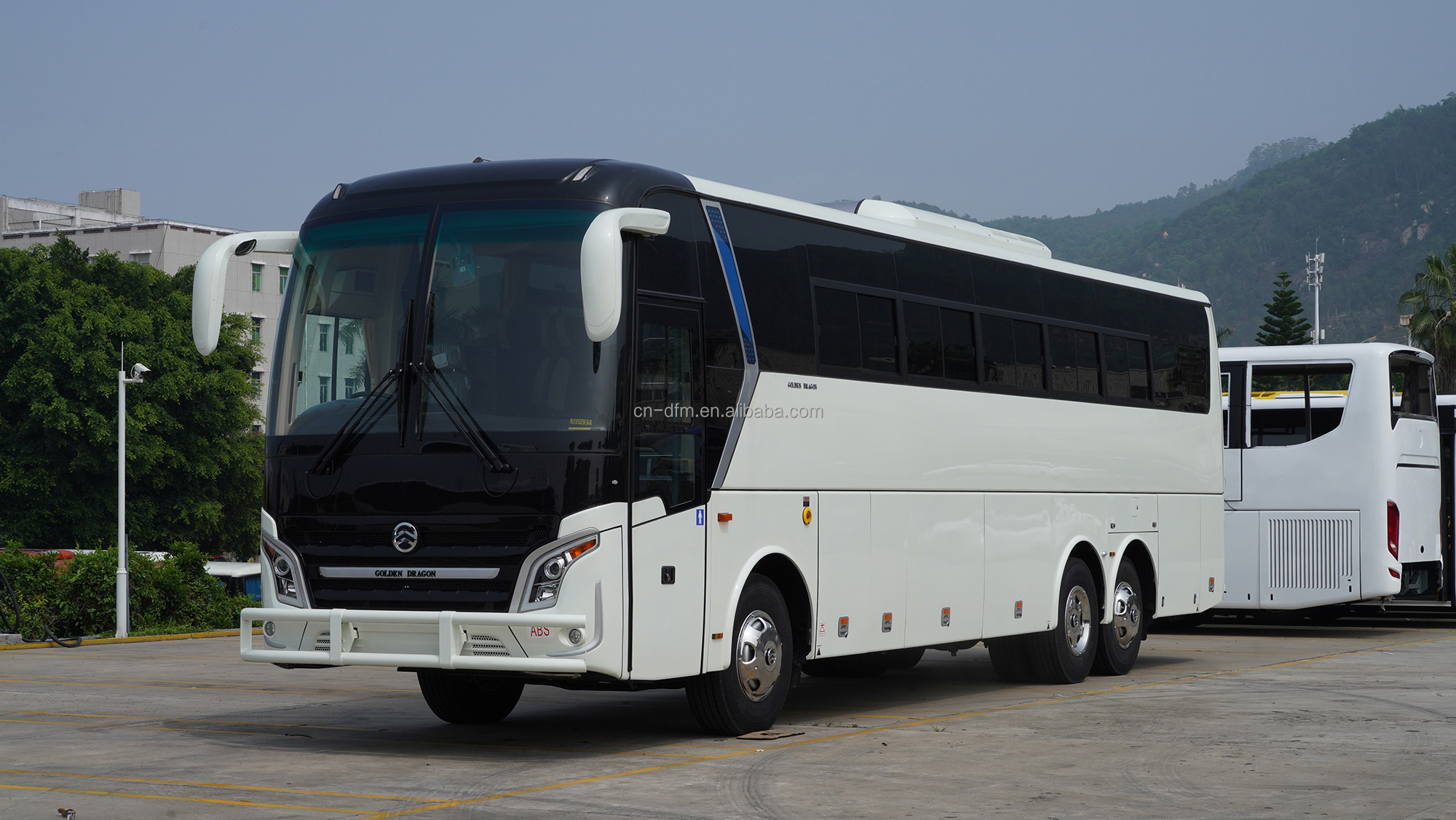 s Refurbished 57 Seats Coach Used Buses with 6 8L Engine Capacity and G.V.W of 15000kg