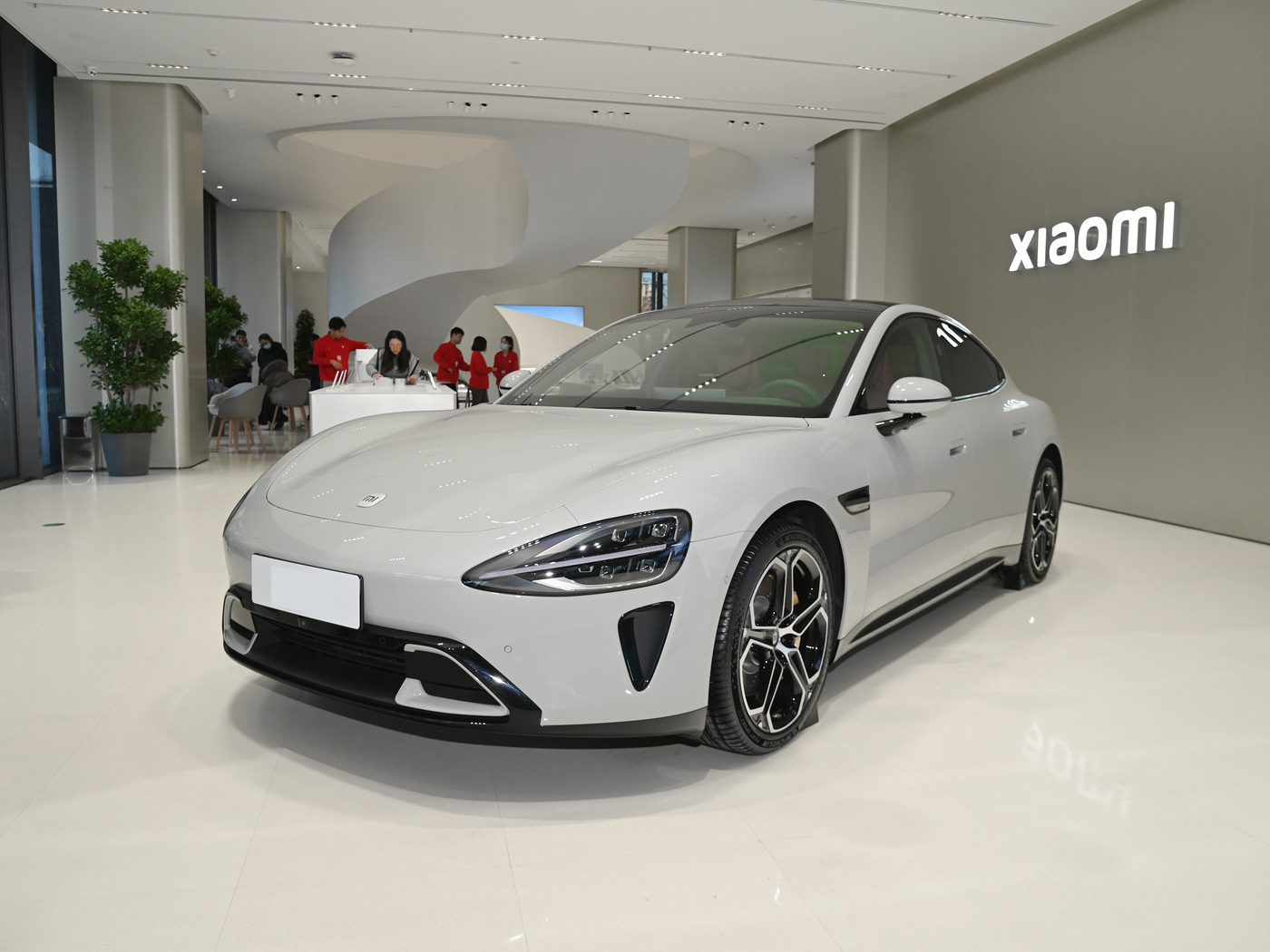 Xiao-mi Su7 Pro Max AWD 4-Door 5-Seater Electric Vehicle 2024 Presale with Pure EV Technology and Battery Energy Type