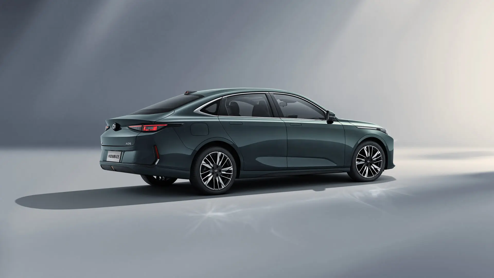 Power-saving Changan QIYUAN A05 Hybrid Car Touch Screen and ACC Cruise Control for Efficiency