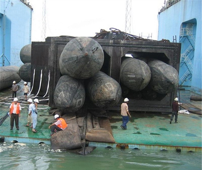 Black Marine Salvage Airbags / Inflatable Rubber Airbag For Rescue