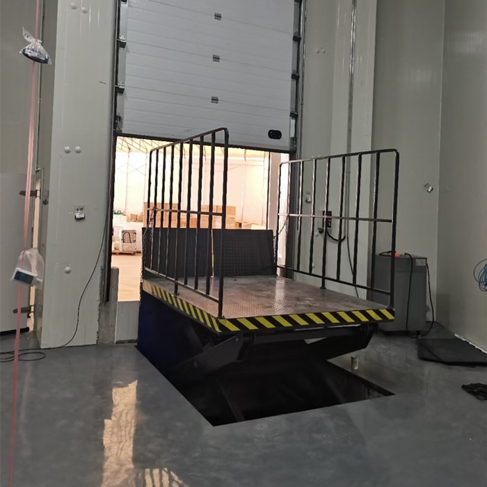 Portable offloading Dock Equipment 2100x2100mm 1000kg Hydraulic Scissor Dock Lifts