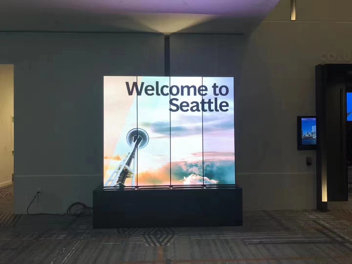Indoor Led Poster Floor Standing Display Screen P1.86 P2 P2.5 GOB