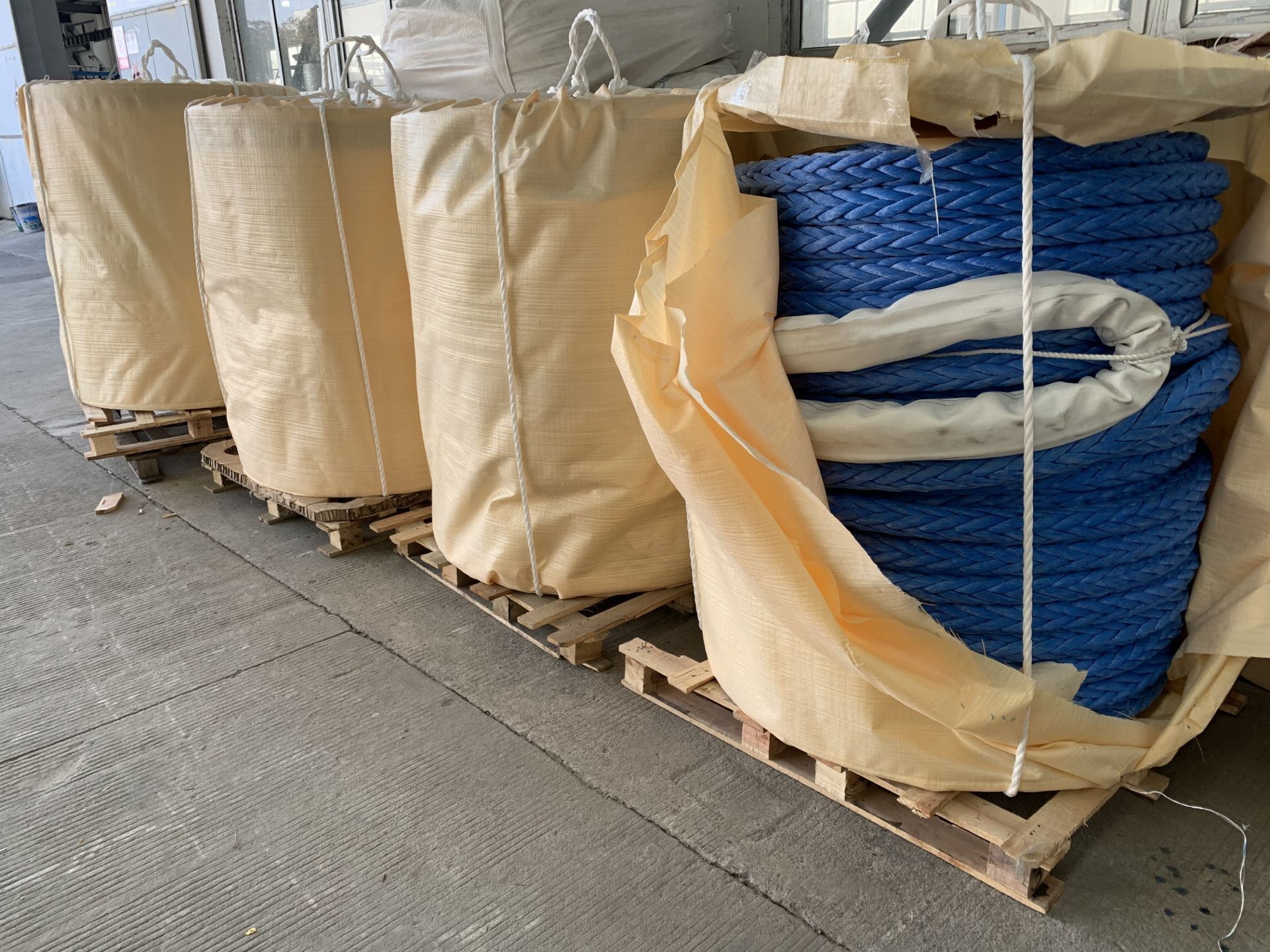 Heavy Duty Ship Mooring Rope Synthetic 12 Strand UHMWPE Rope For Marine Towing
