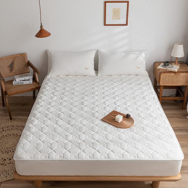 Waterproof White Mattress Protector Polyester Filling Firm Mattress Topper