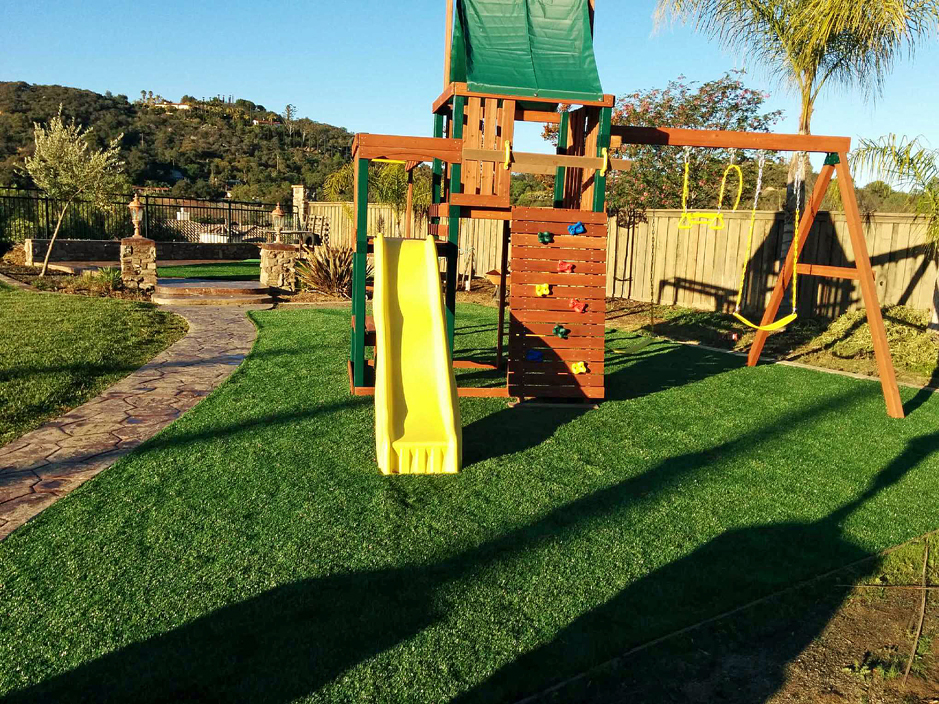 Soft PE PP Outdoor Fake Grass For Yard Free Sample Customized Acceptale
