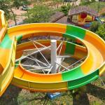 High Durability Swirly Water Slide Spiral Swimming Pool Slide OEM Available