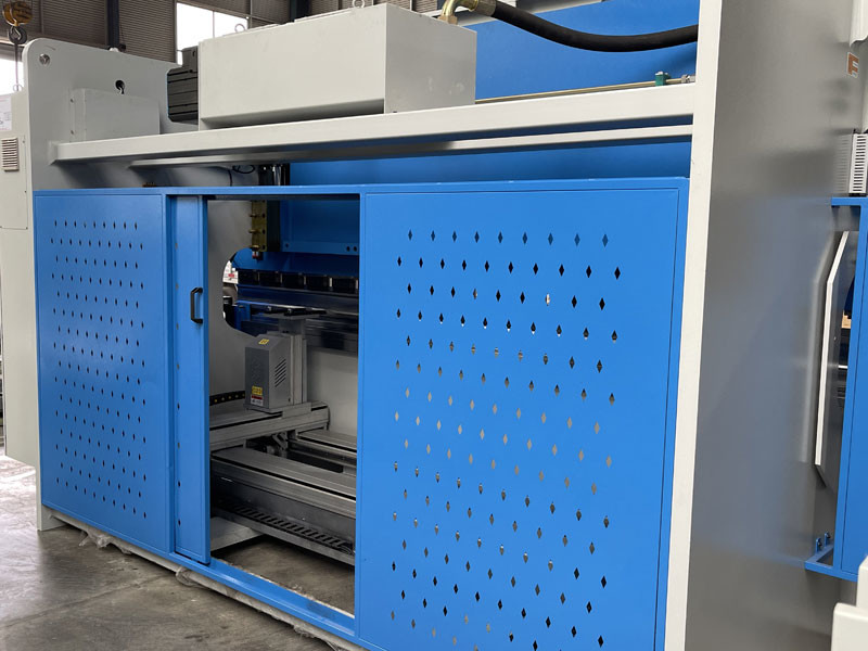 160T Hydraulic CNC Press Brake 4000MM Bending Width For Metal Sheet Bending DA69T