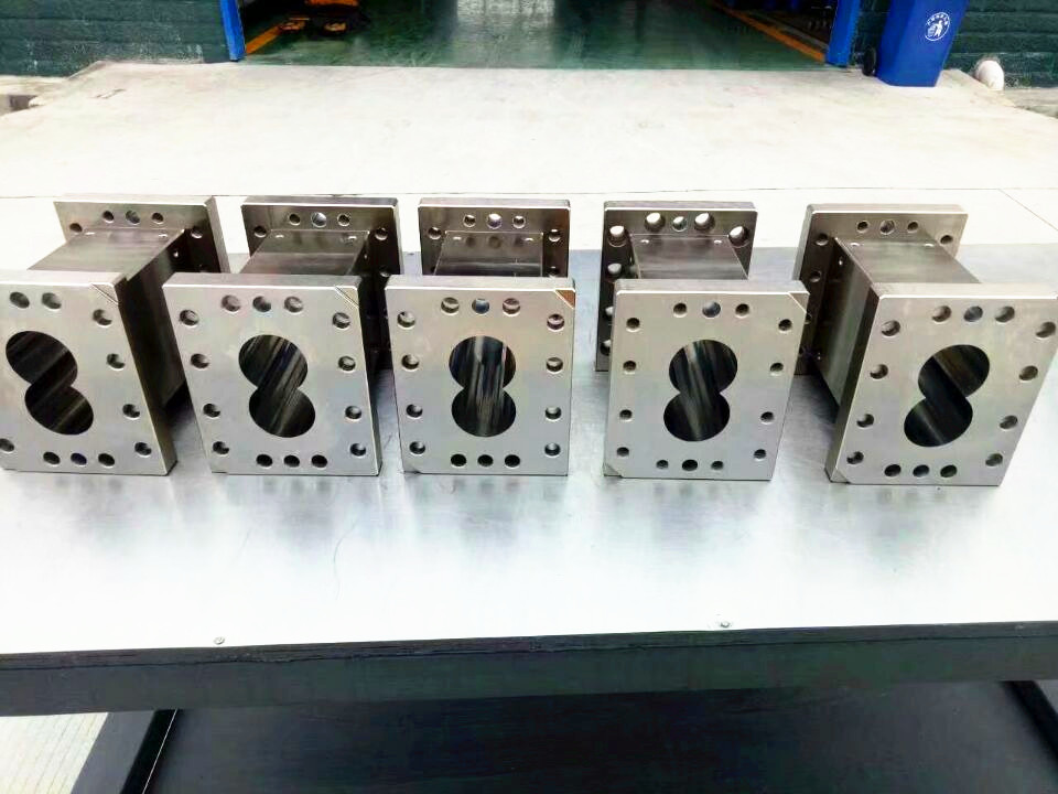 ABS Plastic Extruder Machine Parts , Extruder Barrel Material Excellent Machinability