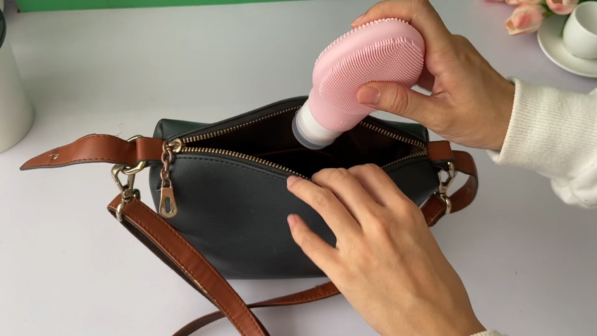 Storage Container Style Silicone Makeup Sponge Holder for Easy Cleaning