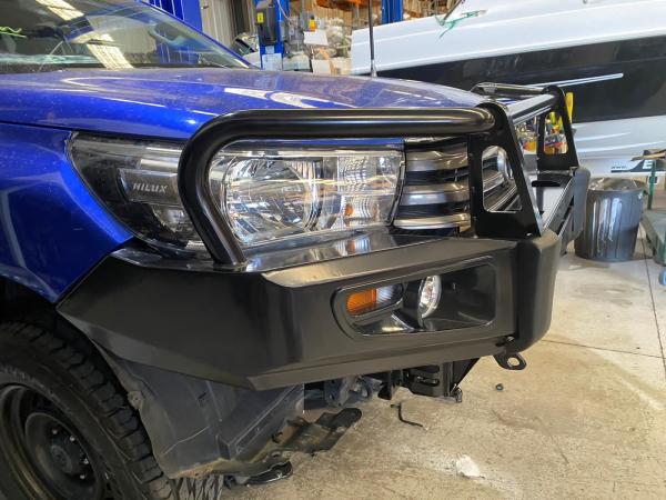 OEM Manufacturer Wholesale Powder Coated Steel Front Bull Bar For Toyota Hilux