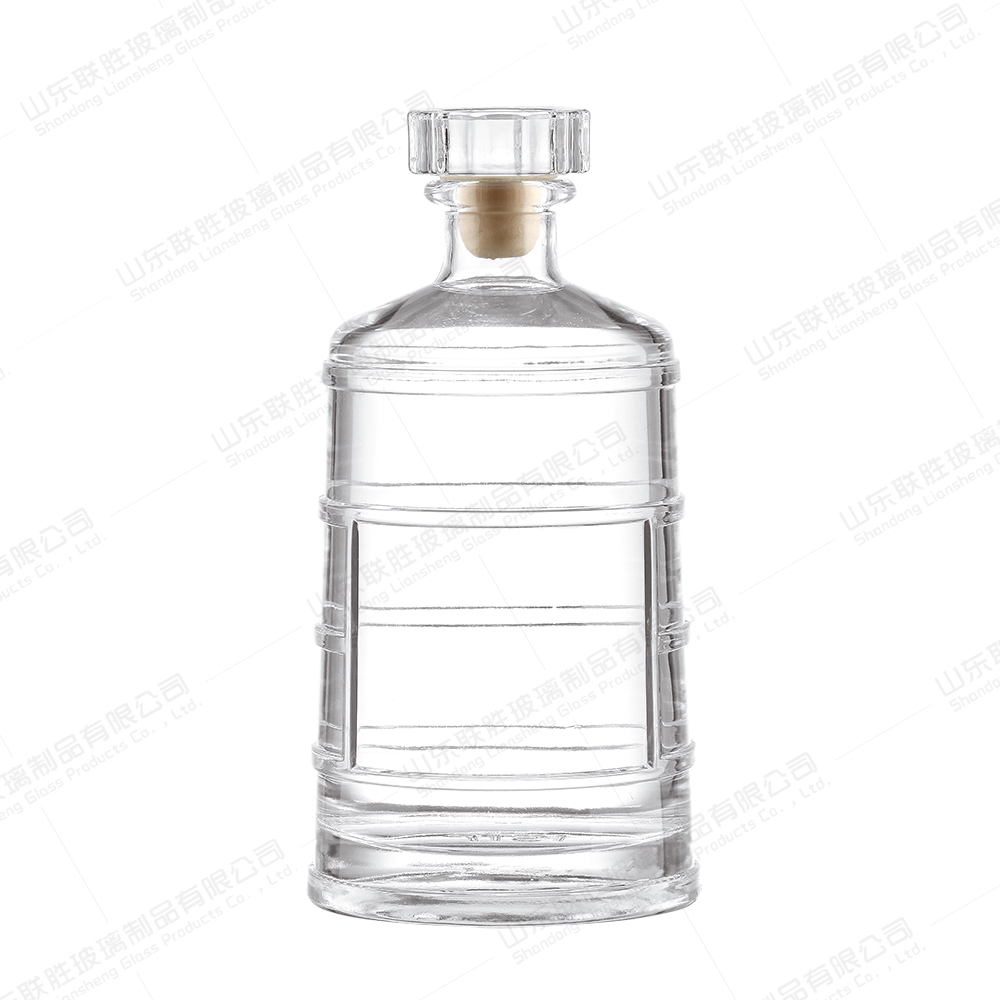 Healthy Lead-free Glass 700ml Whisky Vodka Spirit Glass Bottle for Wine Presentation