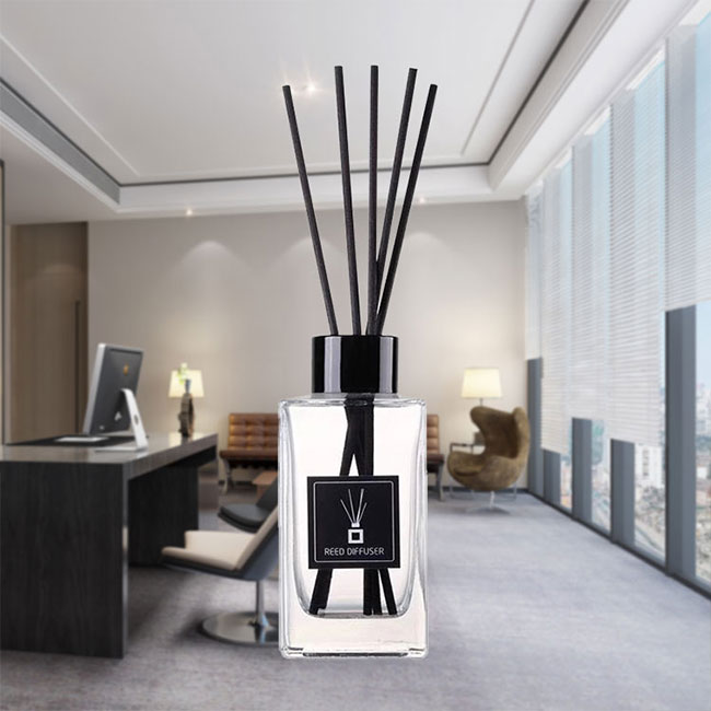 Custom Luxury Aroma Reed Diffuser Sustainable Clear Liquid For Bedroom