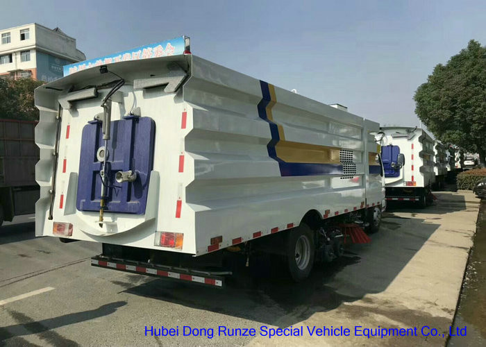 ISUZU 600 Road Sweeper Truck For Washing Sweeping , Street Sweeper Vehicle