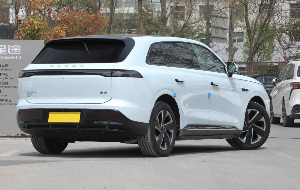 s 2024 Exeed STERRA Hybrid SUV 265hp 2000km EV Range RWD 3000mm Wheelbase The Perfect Combination of Power and Efficiency