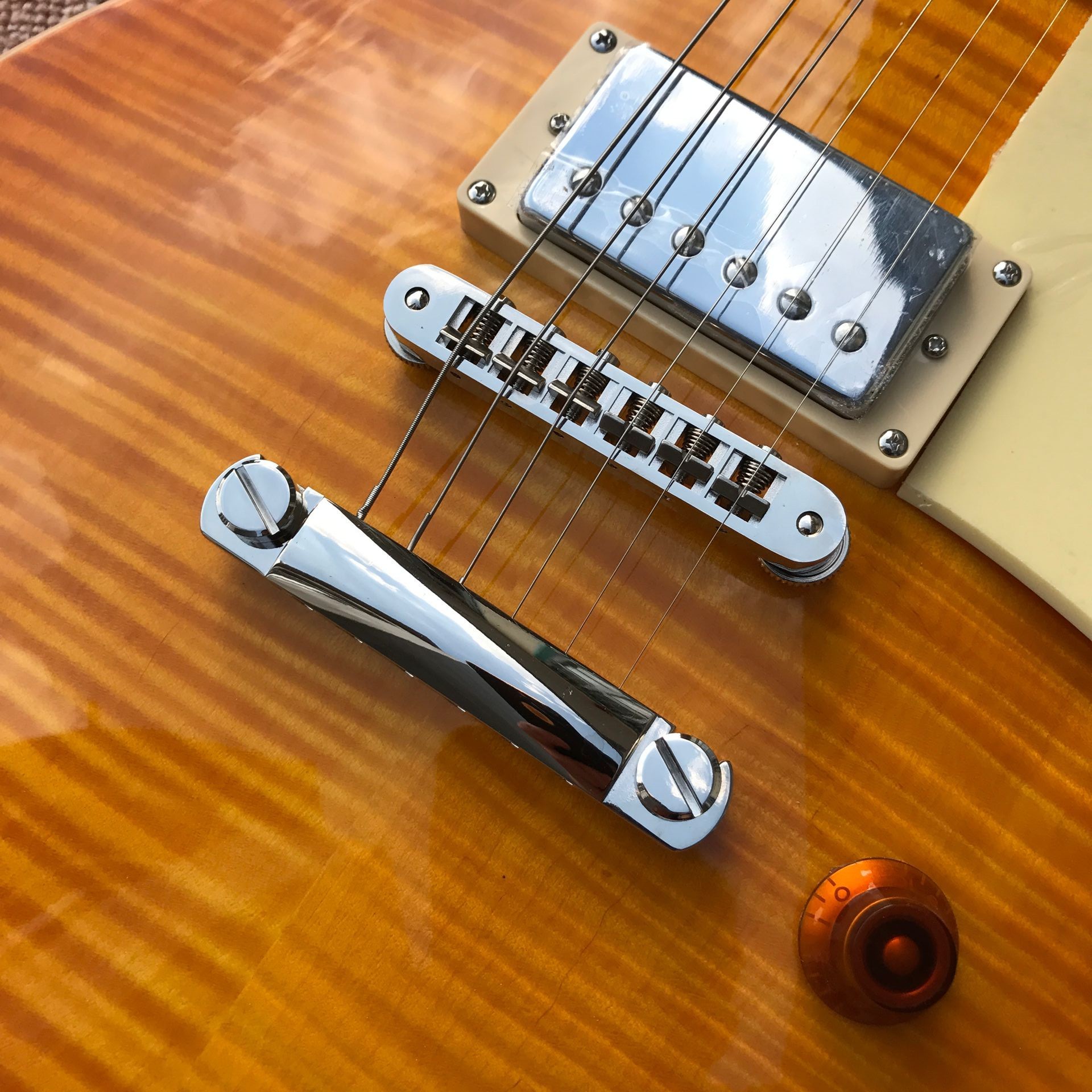 Custom one piece Neck one piece body electric guitar, Upgrade Tune-o-Matic bridge guitar Tiger Flame standard guitar