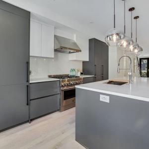 Quality Villa Lacquer Finish Self Assemble Australian Oak Modern Spain Cabinet Kitchen Cabinets wholesale