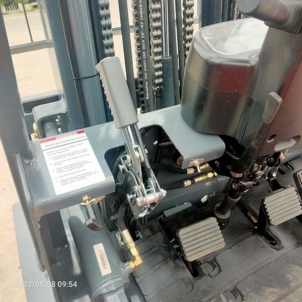 3.0T LPG Forklift Use In Warehouse 3m Mast Solid Tires Dual Fuel Forklift
