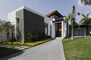 Quality Custom-Designed Prefabricated Bungalow Homes Leading The Way With Light Steel Frames From Chinese Steel Frame Fabricator wholesale