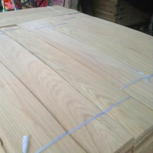 Quality Smooth White Oak Veneer Sheets , 0.45mm Crown Cut Veneer Natural For Decoration wholesale