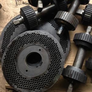 Quality SKJ2-200 SKJ2-350 450 Pellet Mill Flat Die Rollers Pellet Machine Spare Parts wholesale