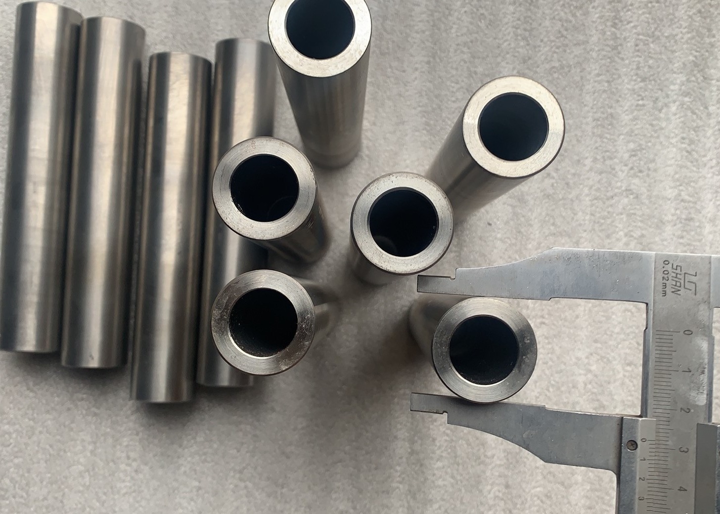 Zr705 Zirconium Seamless Tube with Bright Surface