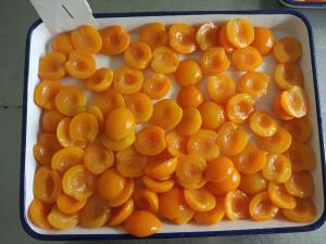 Quality Food Grade Canned Apricot Halves In Naturual Juice 2650ml With 10-12% Brix wholesale