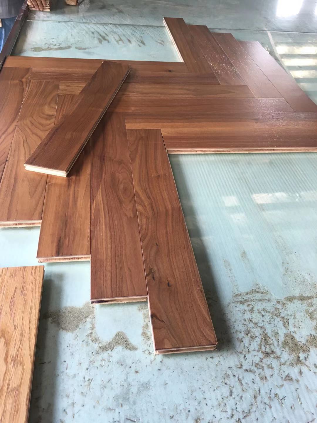Distressed Fishbone Style Three Layers Engineered Wood Parquetry Flooring for Living Room