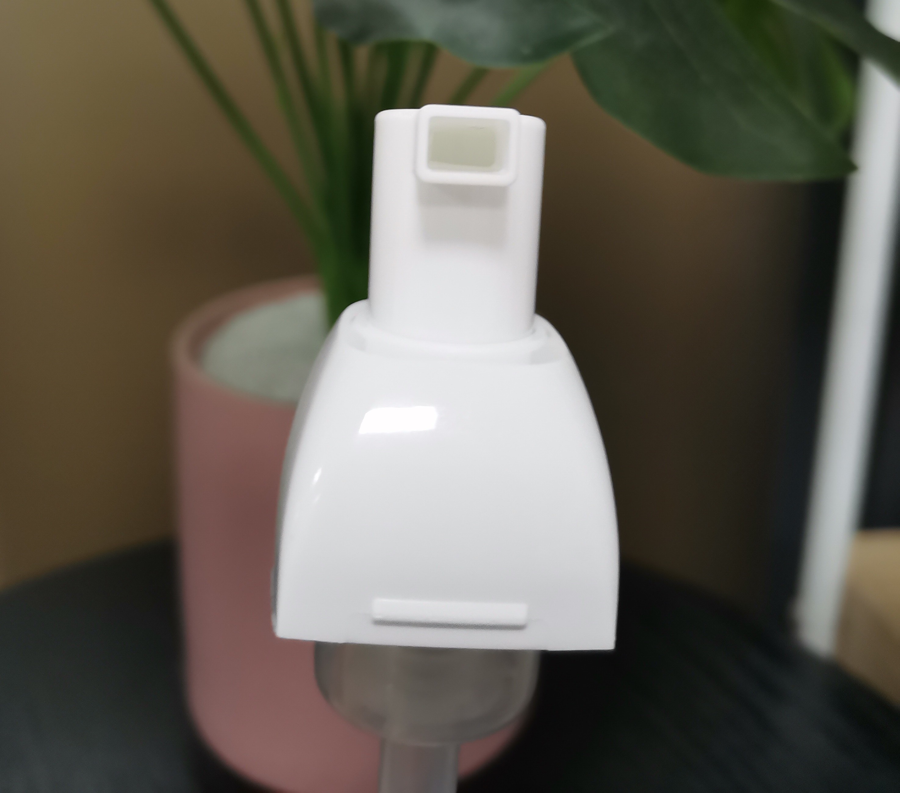 PP Lotion Pump Bottles With Unique External Spring 04CC Discharge Rate Screw On Closure
