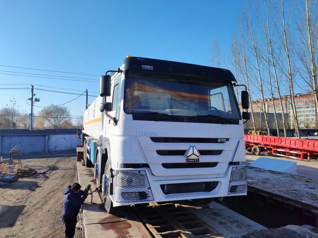 Sinotruck 20 Ton 8X4 Fuel Tanker Second Hand HOWO Fuel Oil Tank Truck for Sale