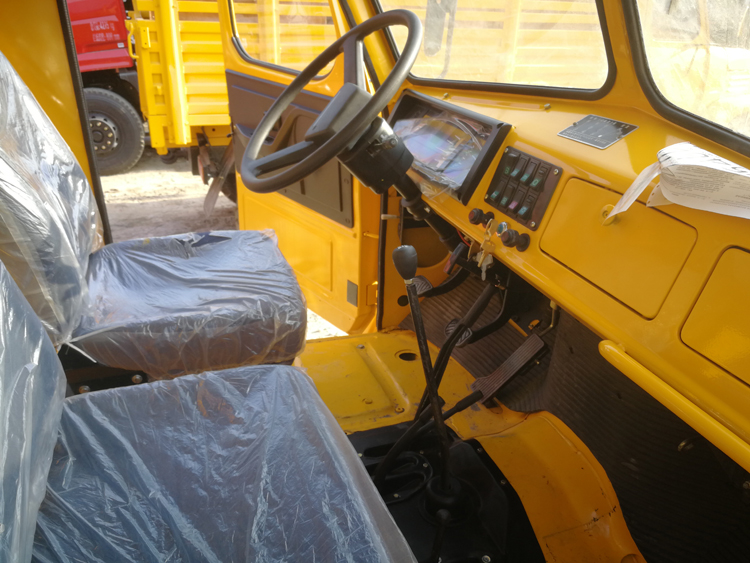Reverse Shift Number 1 Dongfeng 4x4 Off-Road Mini Truck for Customer's Requirements